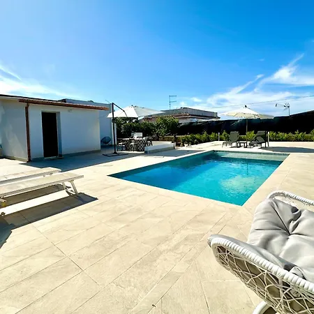 Libero House A Private Pool Oasis Villa *